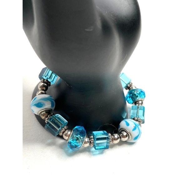 Stretch Bracelet Silver Tone Aqua Blue Multi Shape Iridescent White Floral Beads - Picture 1 of 8